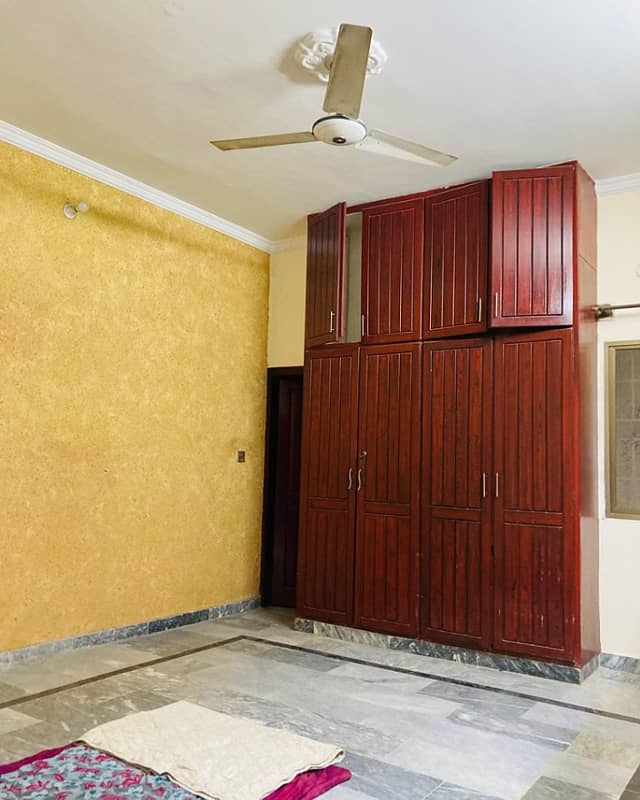 10 Marla Double Story House for Rent in Wakeel Colony 4