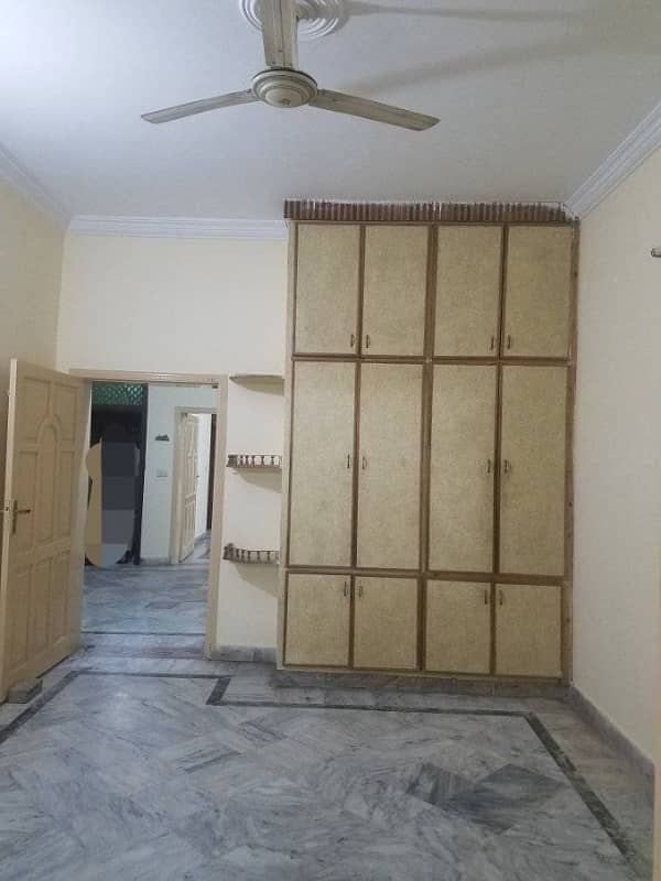 6 Marla Ground Portion for Rent in Wakeel Colony 3