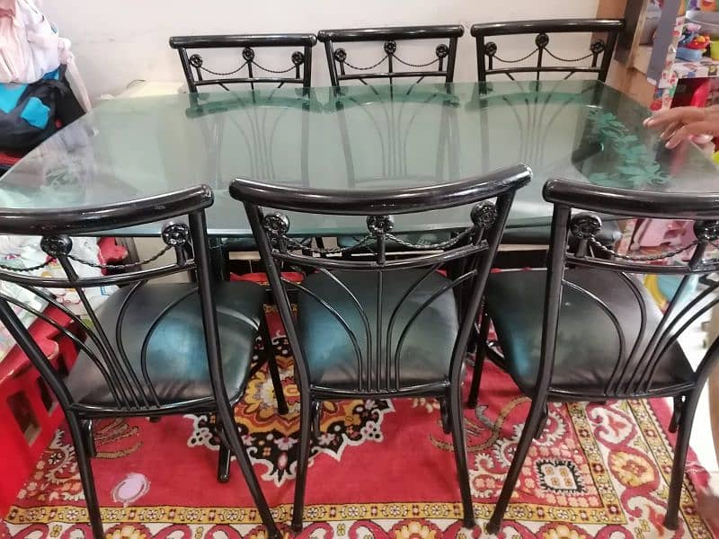 IN EXCELLENT CONDITION DINING TABLE 4