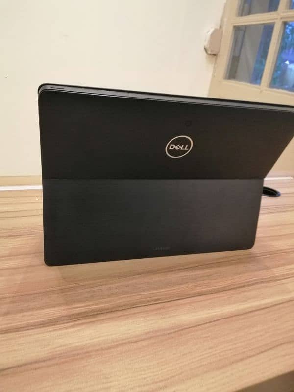 Dell 2in 1towhscreen  CPU Intel covei5    RAM 8Gb   display14" 0