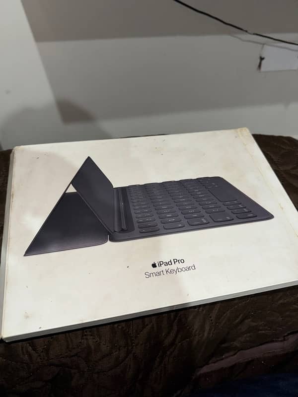 IPAD PRO SMART KEYBOARD 1