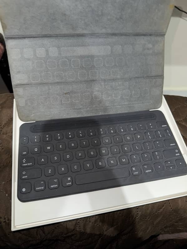 IPAD PRO SMART KEYBOARD 4