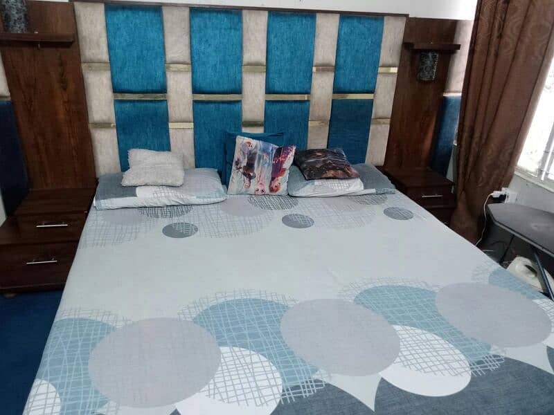 urgent sell krna hy complete bed set 0