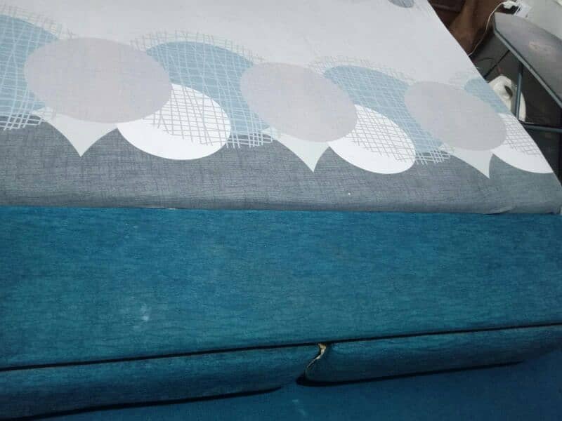 urgent sell krna hy complete bed set 1