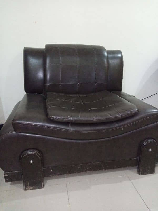 Sofa Available in cheap Price 1