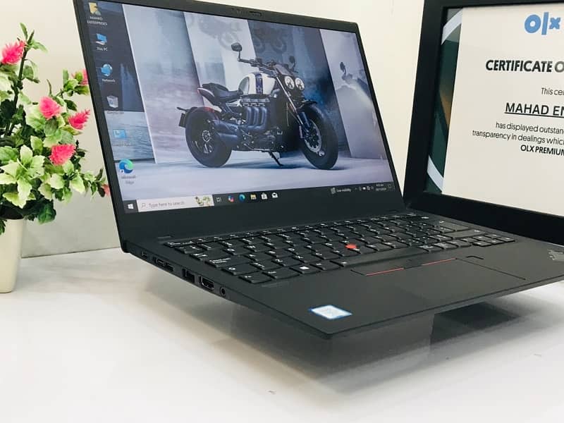 lenovo X1 carbon i5 8th gen -facelock -fingerprint -10/10 condition 2