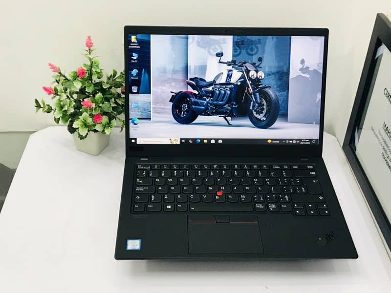 lenovo X1 carbon i5 8th gen -facelock -fingerprint -10/10 condition 4