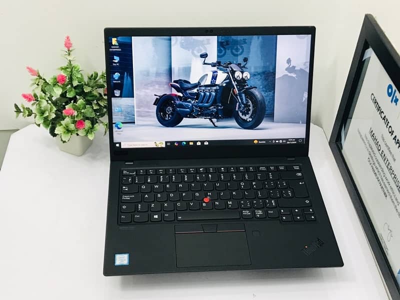 lenovo X1 carbon i5 8th gen -facelock -fingerprint -10/10 condition 6