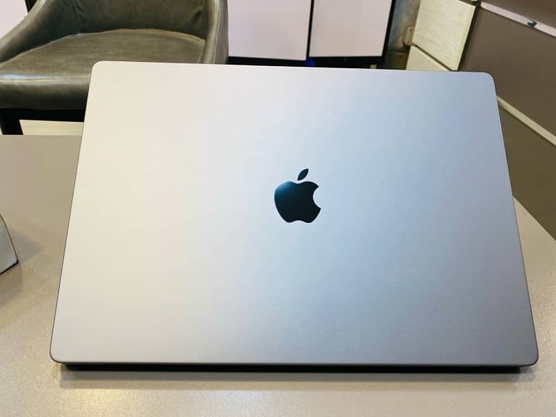 16 inch MacBook Pro M2 -2023 7