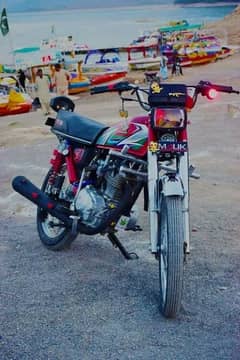 Honda 125 cc 2010 model hai Lahore number hai