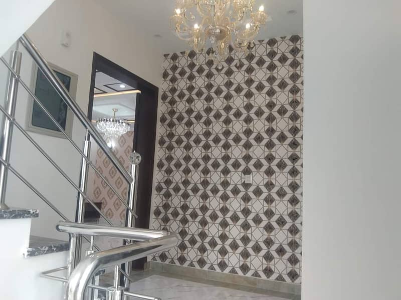 10 Marla House For Rent in Bahria Town Lahore 6