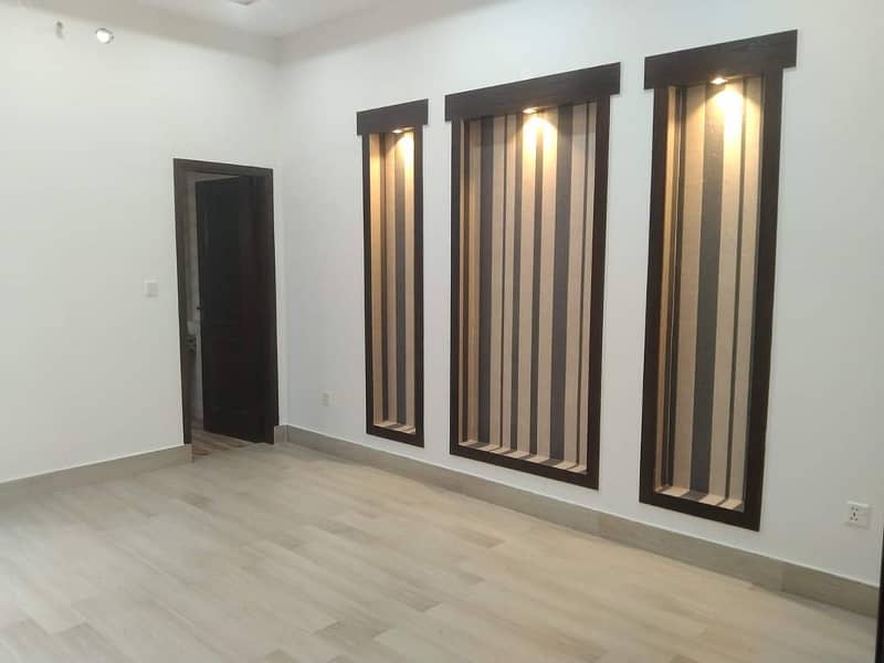 10 Marla House For Rent in Bahria Town Lahore 12