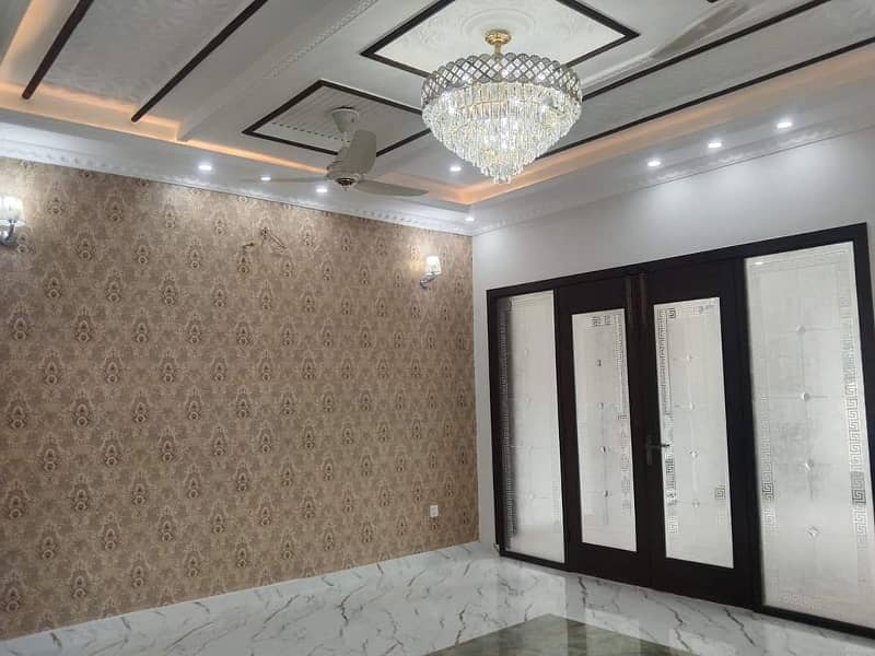 10 Marla House For Rent in Bahria Town Lahore 17