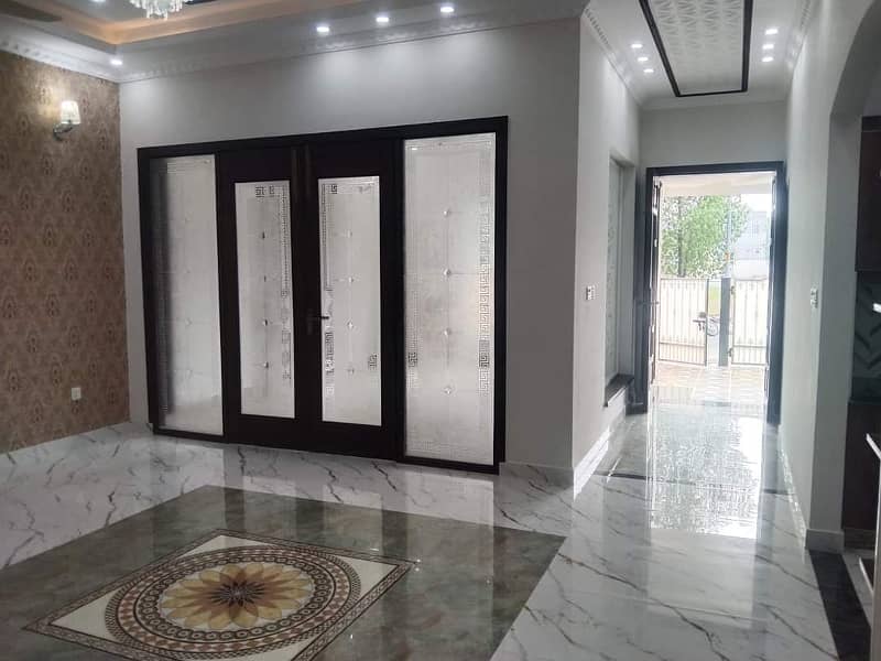 10 Marla House For Rent in Bahria Town Lahore 18