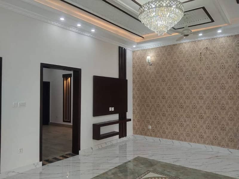 10 Marla House For Rent in Bahria Town Lahore 24