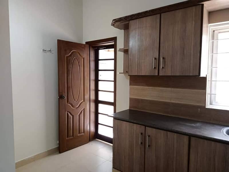 10 Marla House For Rent in Bahria Town Lahore 25