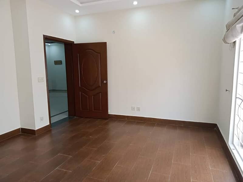 10 Marla House For Rent in Bahria Town Lahore 32