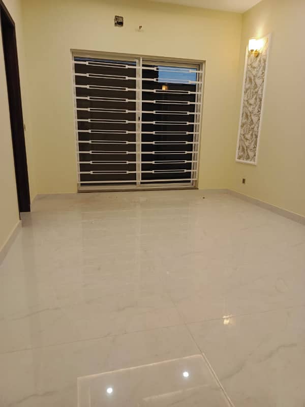 8 MARLA BRAND NEW UPPER PORTION WITH LOWER LOCK AVAILABLE FOR RENT IN DHA RAHBER 11 SECTOR 3 HALLOKI GARDEN 3