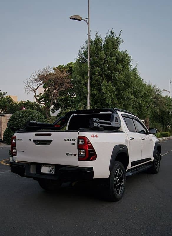 Toyota Hilux Revo V 2022 4