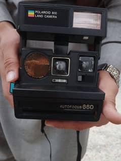 POLAROID 600 LAND CAMERA