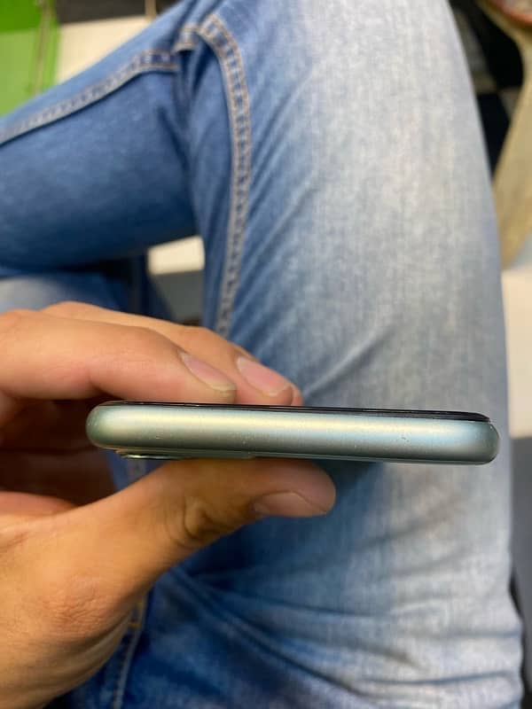 IPHONE 11 NON PTA (64GB) 3