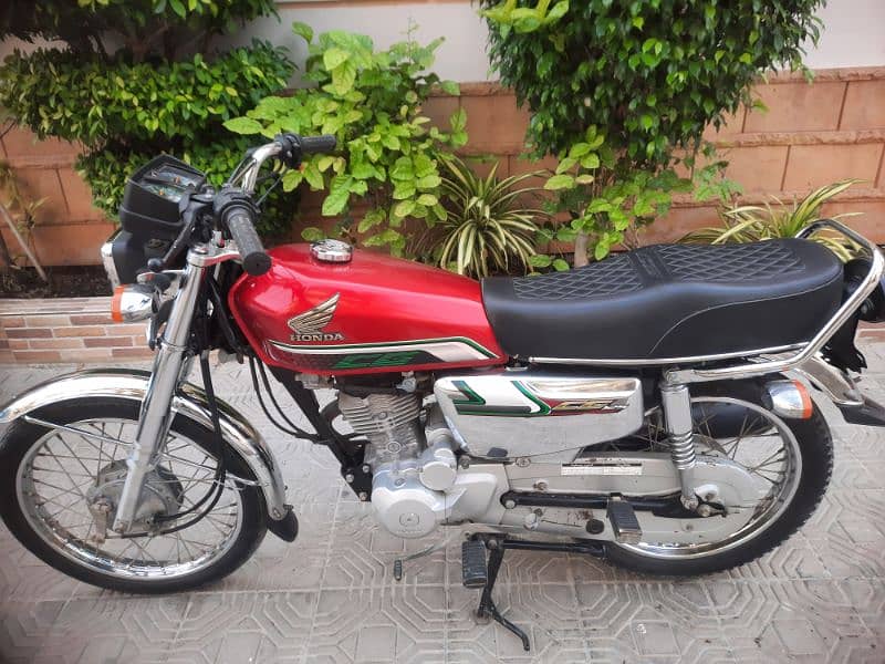 HONDA CG125cc Special Edition Self Start 5 Gear Model 2023 Karachi Num 1