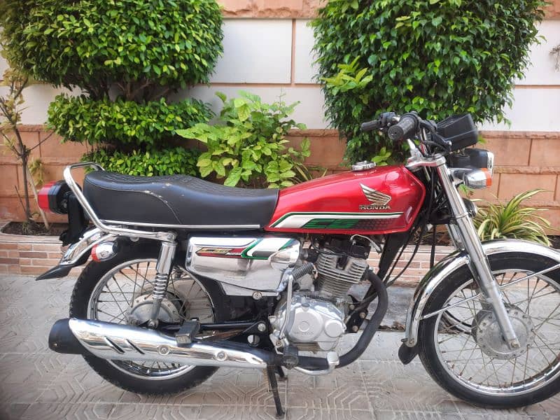 HONDA CG125cc Special Edition Self Start 5 Gear Model 2023 Karachi Num 2