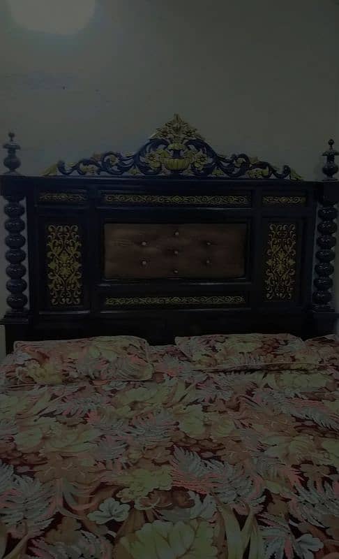 bed 3month used only.      without matters 2