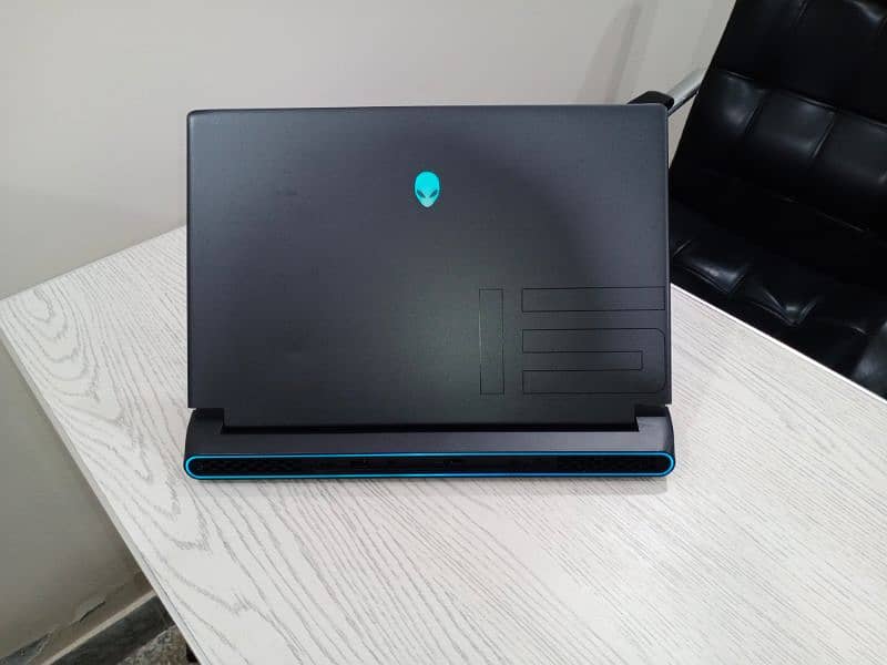 Dell Alienware m15 r7  core i7 12th gen 14 cores 8gb Nvidia Rtx 3070ti 9