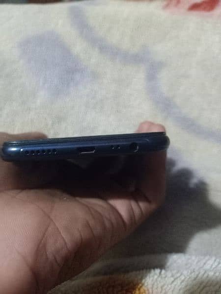 Realme c2 phone 4