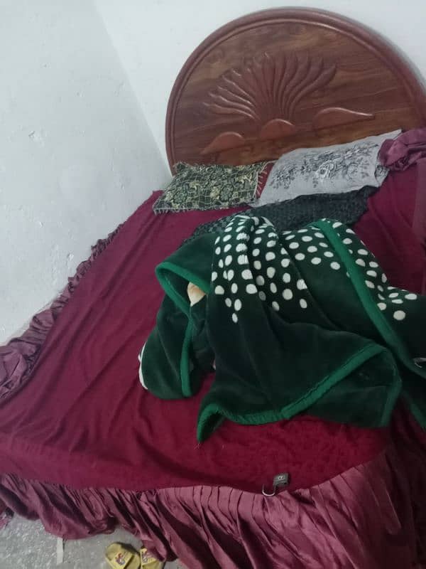 1 double bed aur 1 iron charpai 1