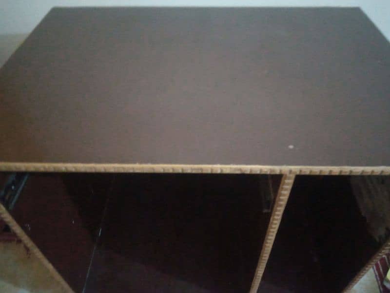 computer table  available for sale 2