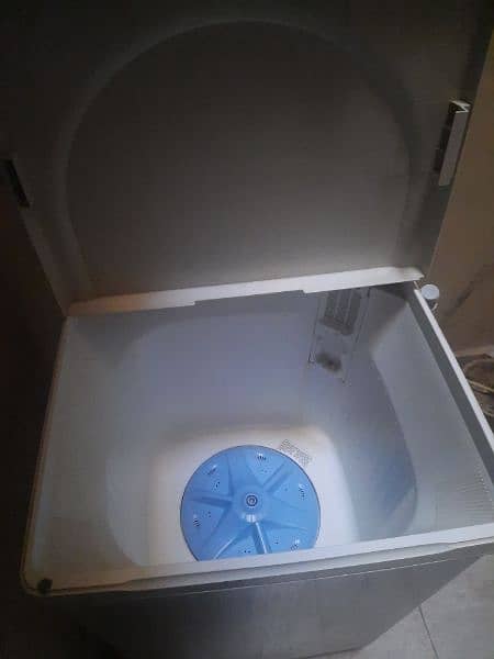 Dawlence washing machine in good condition 0