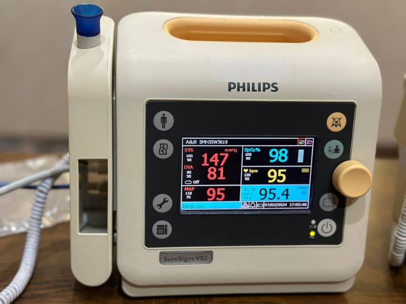 Criticare/Philips/Wellch allyn Vital Sign Monitor (NIBP & SPO2) 2