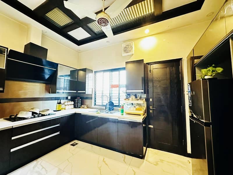 10 Marla House for sale in Paragon City imperial 6