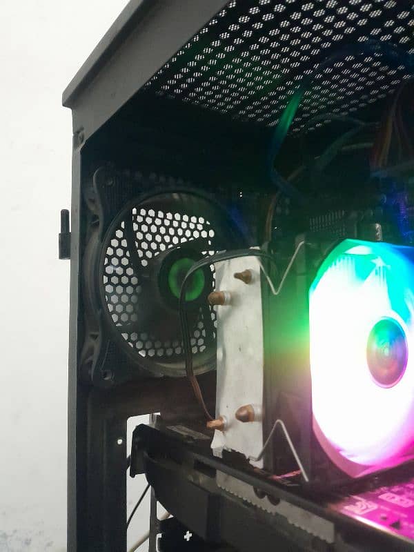 Gaming Pc including boderless Monitor 6