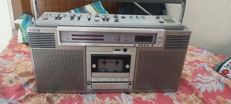 sony tape recorder 2 band radio FM AM made in japan 0