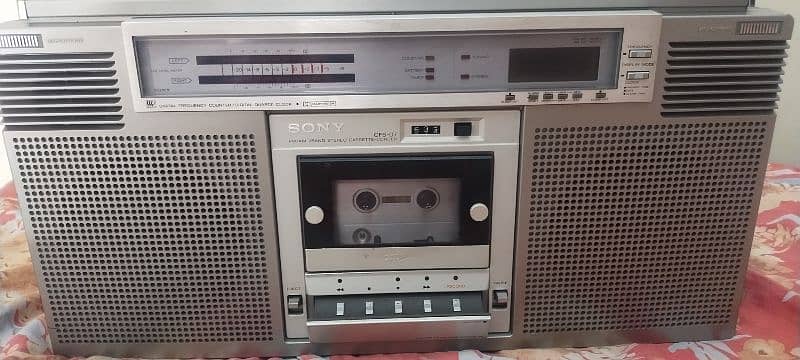 sony tape recorder 2 band radio FM AM made in japan 4