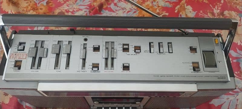 sony tape recorder 2 band radio FM AM made in japan 7