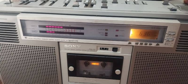 sony tape recorder 2 band radio FM AM made in japan 9