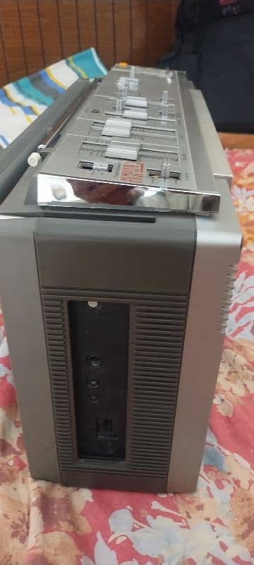 sony tape recorder 2 band radio FM AM made in japan 10