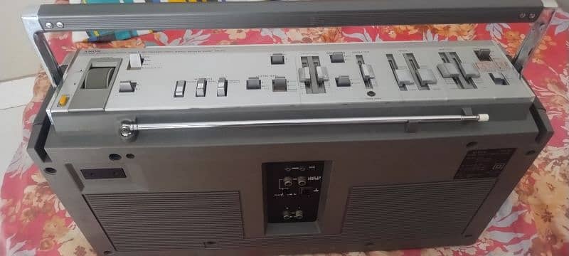 sony tape recorder 2 band radio FM AM made in japan 14