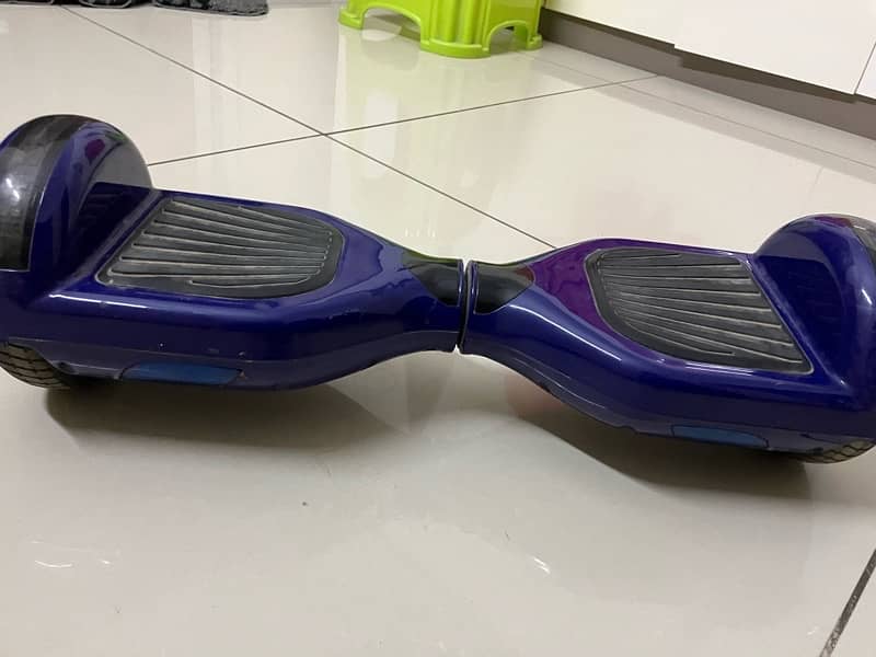 8/10 Used Hoverboard with slight scratches 1