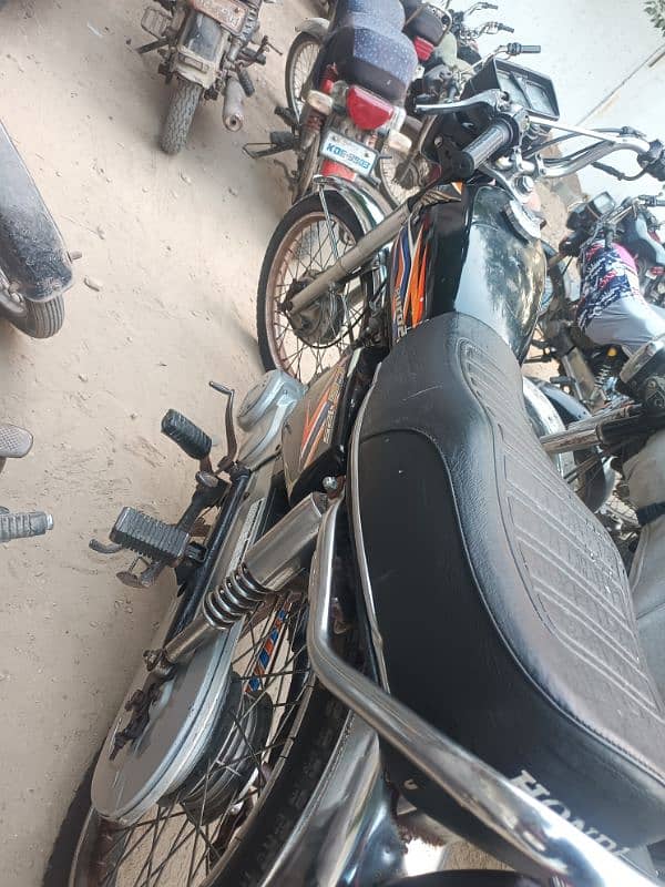 honda 125 karachi number 9