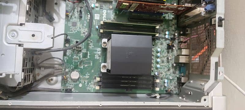 DELL Precision Tower 5810 4