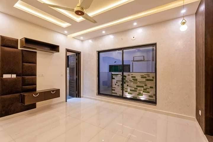 10 Marla house for rent in wapda town 0