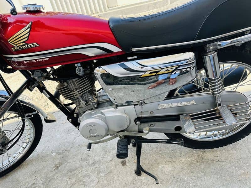 Islamabad number Honda 125 2022 model in red colour for sale 1