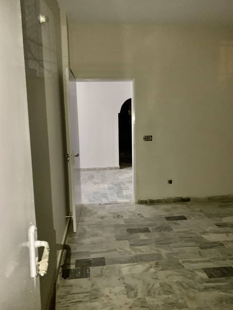 Flat For Rent in Sunley Arcade Saforaa chowk 11