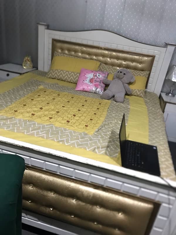 big size bed and matress with side table 2