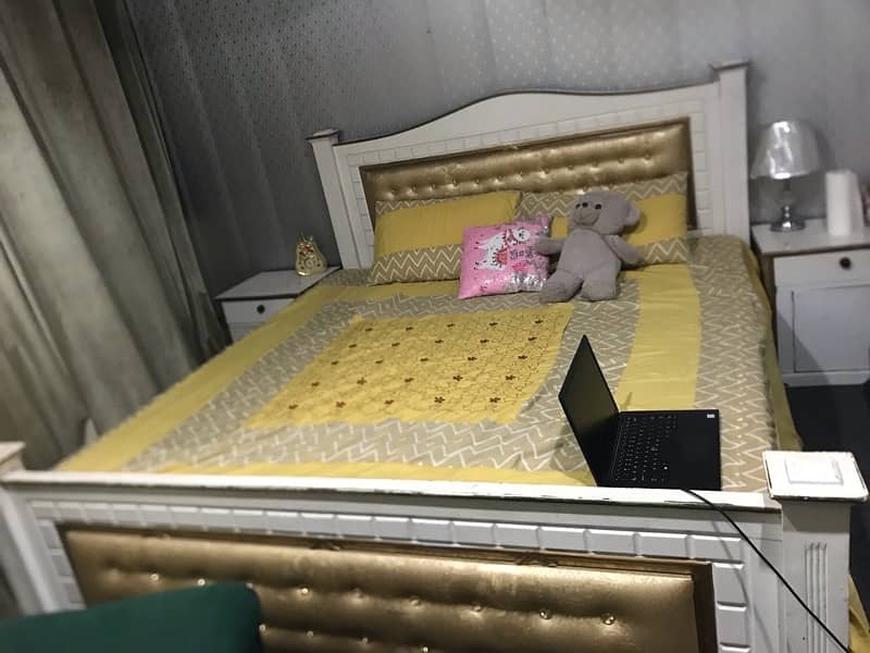 big size bed and matress with side table 3